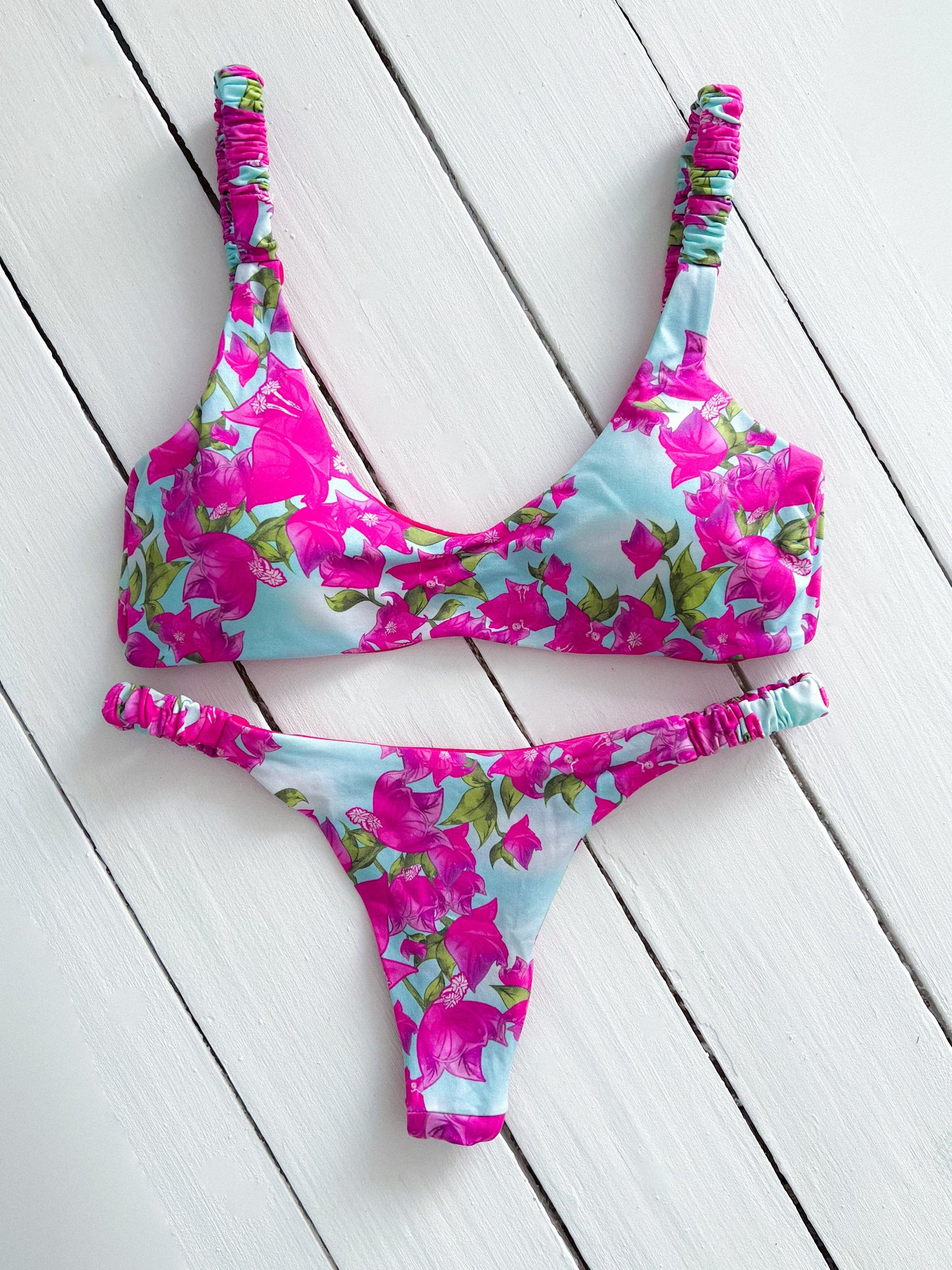 Modello Claudia - Brasiliana scrunchies Bouganville