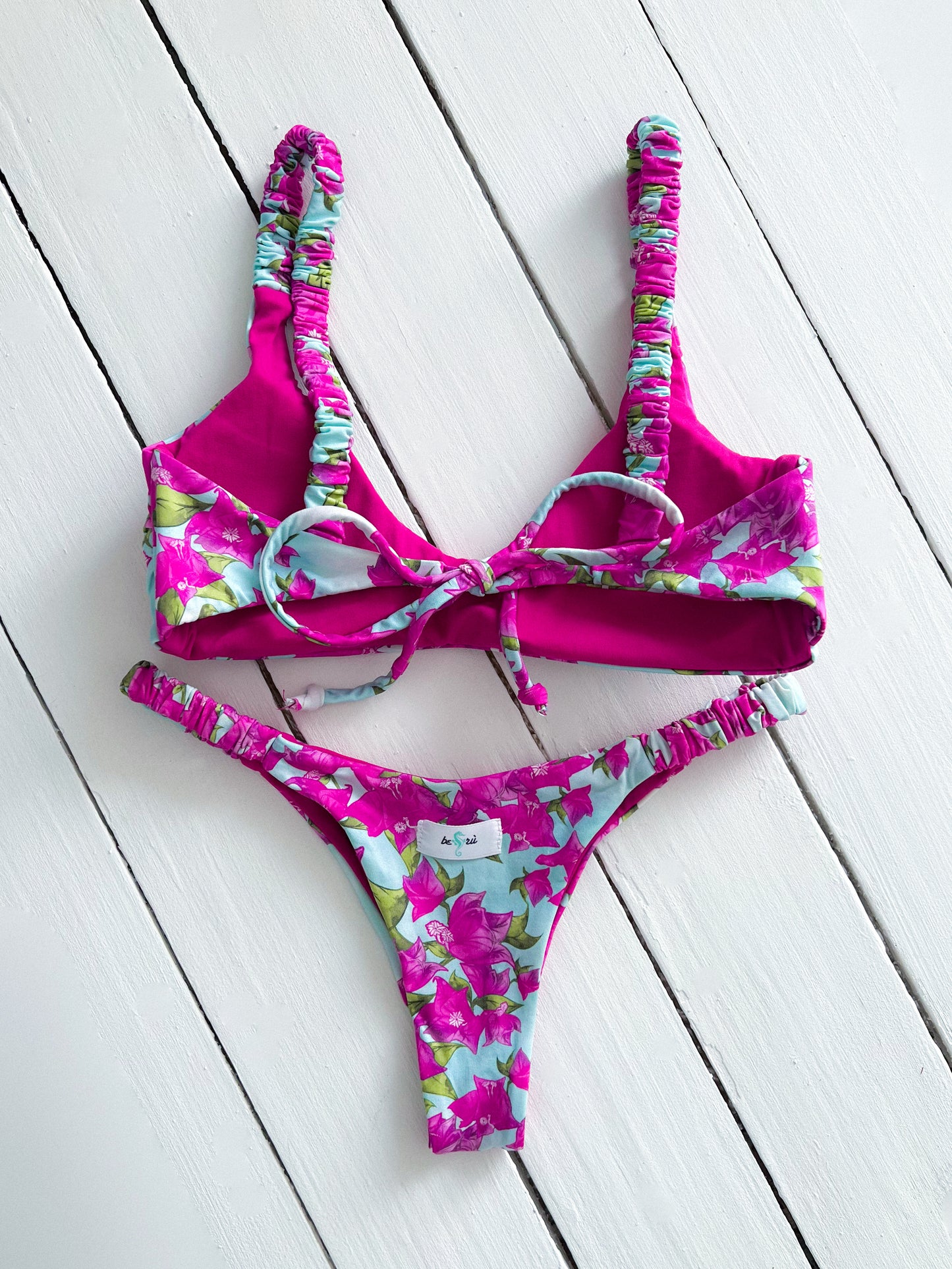 Modello Claudia - Bouganville scrunchies