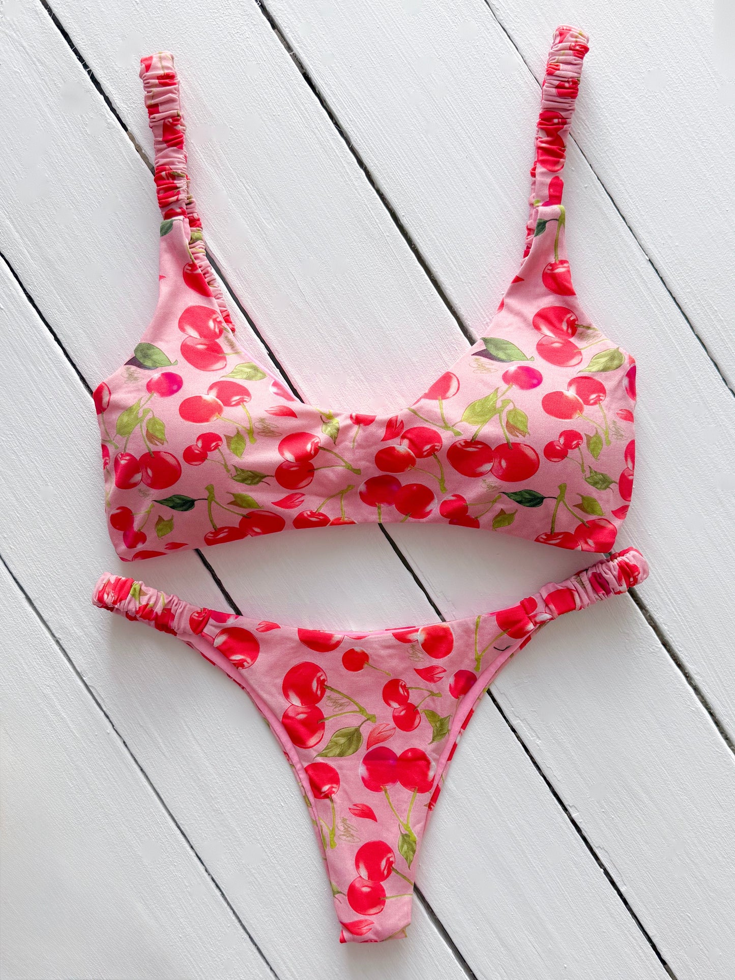 Modello Claudia - Brasiliana Ciliegie scrunchies