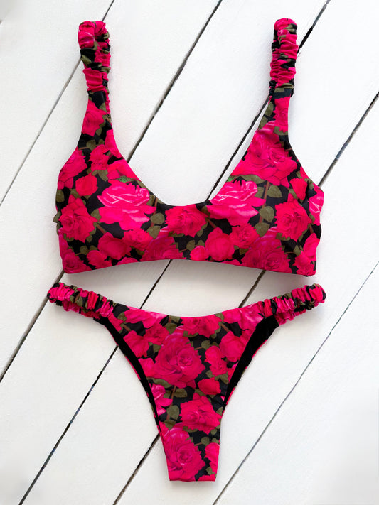Modello Claudia - Rose rosse scrunchies