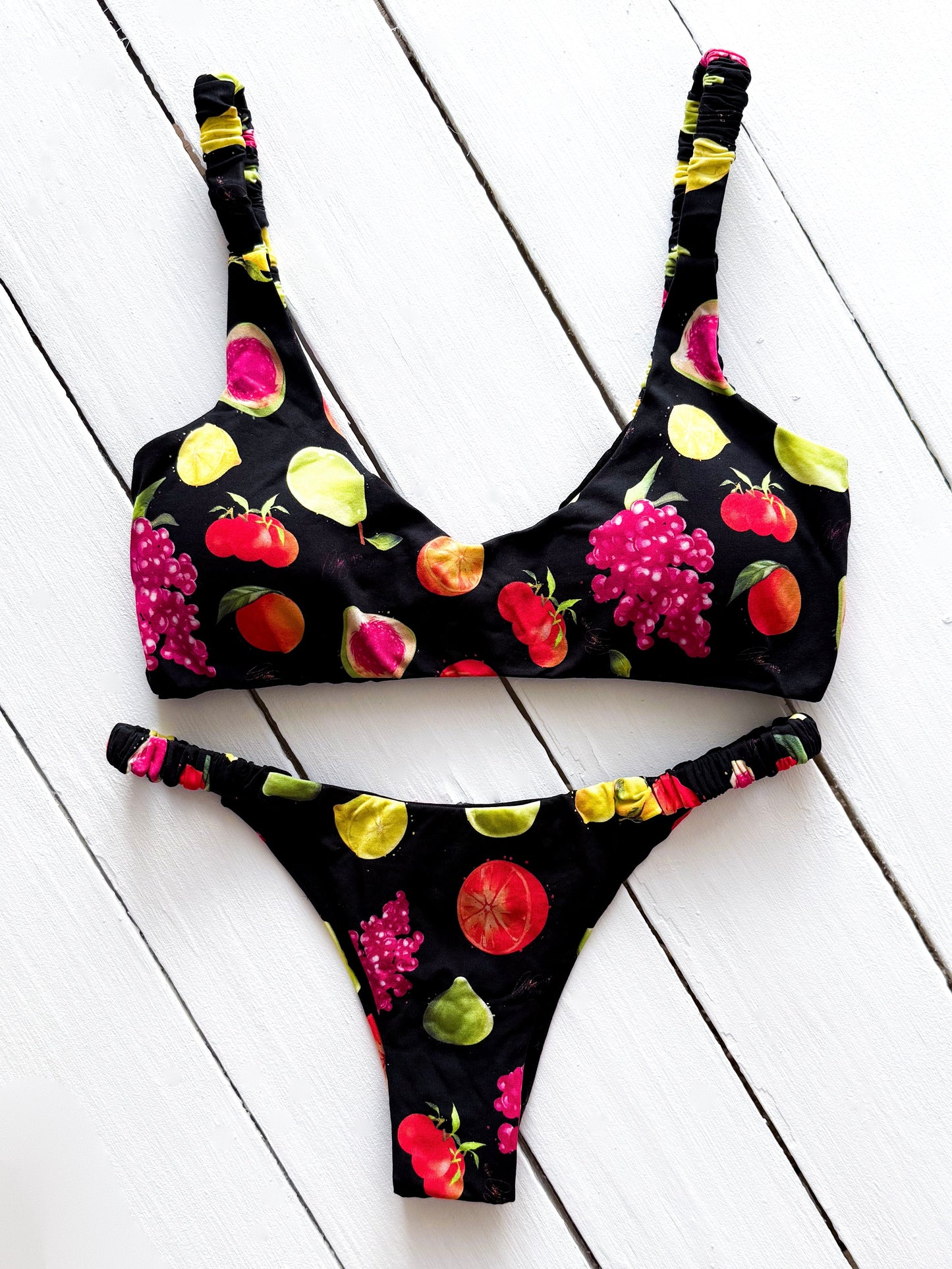 Modello Claudia - Tropical scrunchies