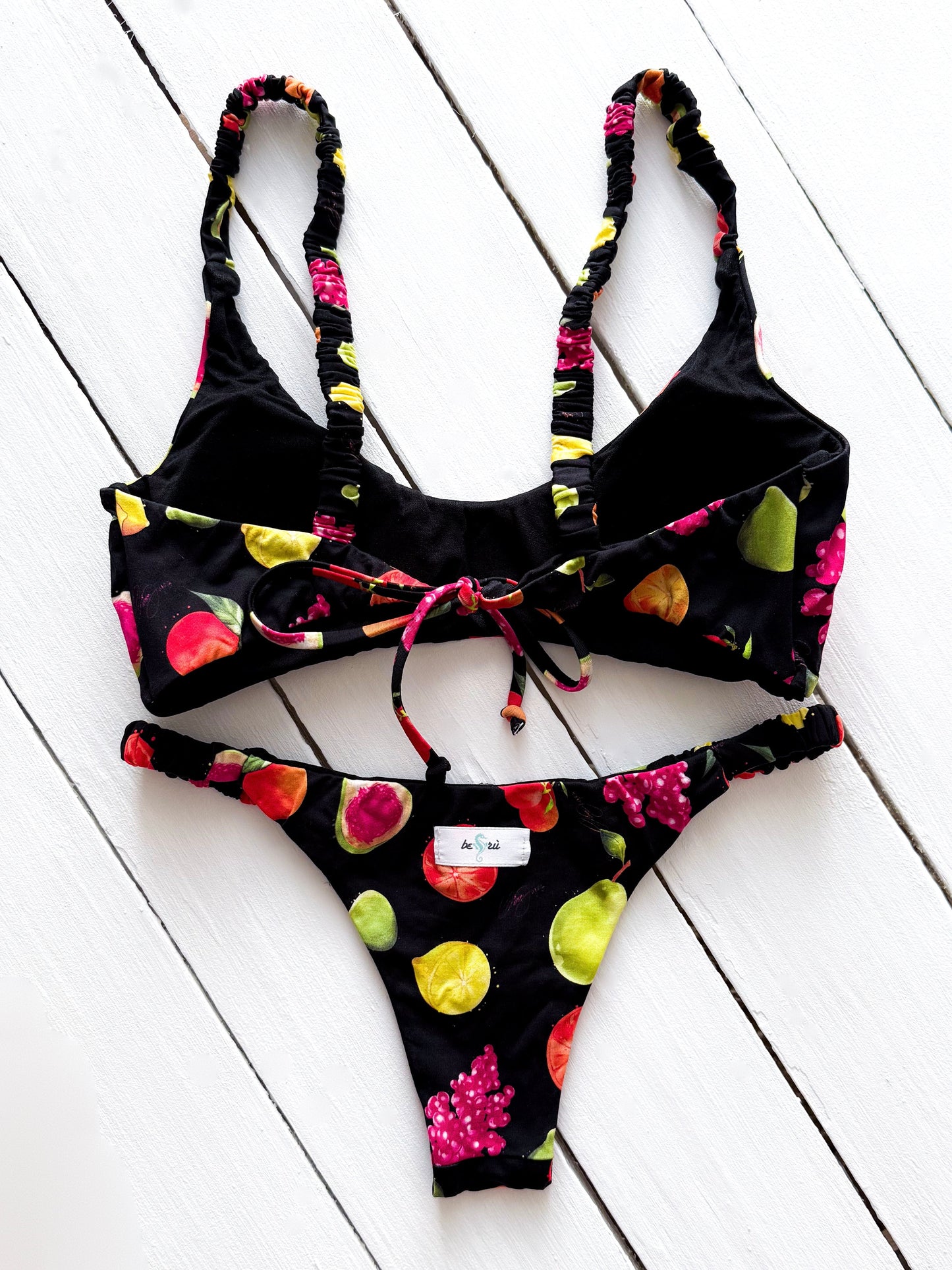Modello Claudia - Tropical scrunchies